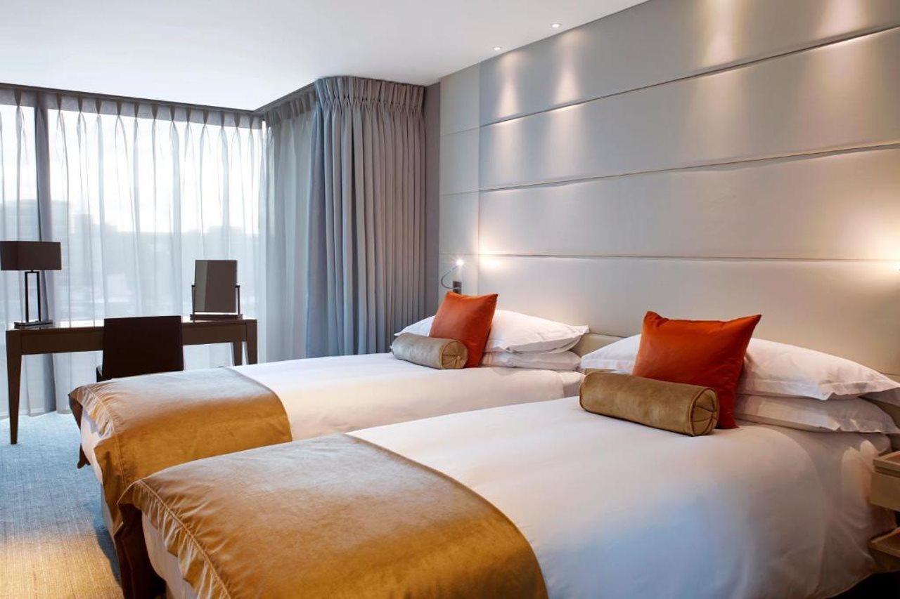 Cheval Three Quays At The Tower Of Apartahotel