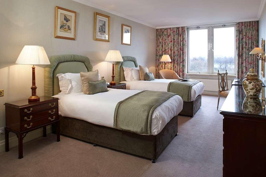 Cheval Three Quays At The Tower Of Apartahotel